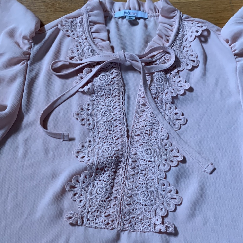 Woman’s Blouse BUNDLE  Size M. Pretty lace detail - Picture 6 of 10